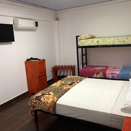 Iguazu Apart Hostel ปูแอร์โตอีกวาซู ภายนอก รูปภาพ