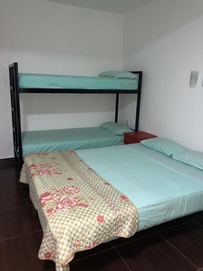 Iguazu Apart Hostel ปูแอร์โตอีกวาซู ภายนอก รูปภาพ